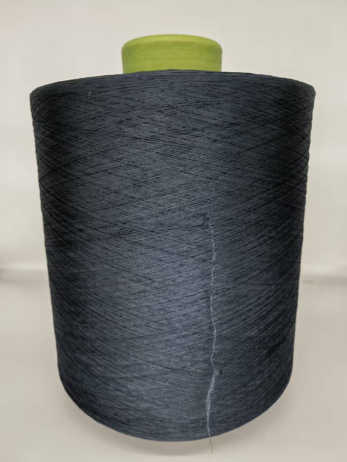 Fio de poliéster preto